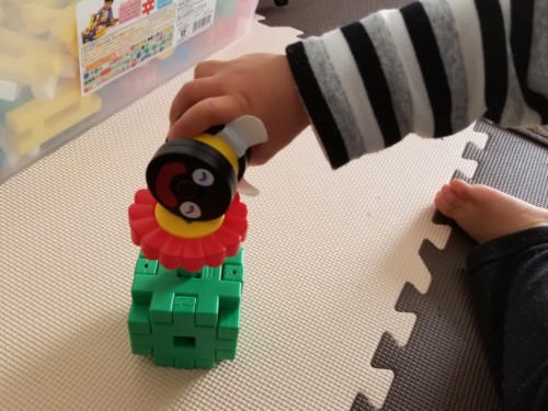 DWEプレイアロング・ハチのおもちゃ手作り代替品(学研のニューブロック)