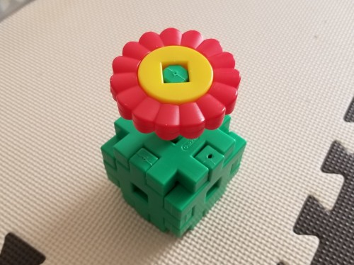 DWEプレイアロング・花のおもちゃ手作り代替品(学研のニューブロック)